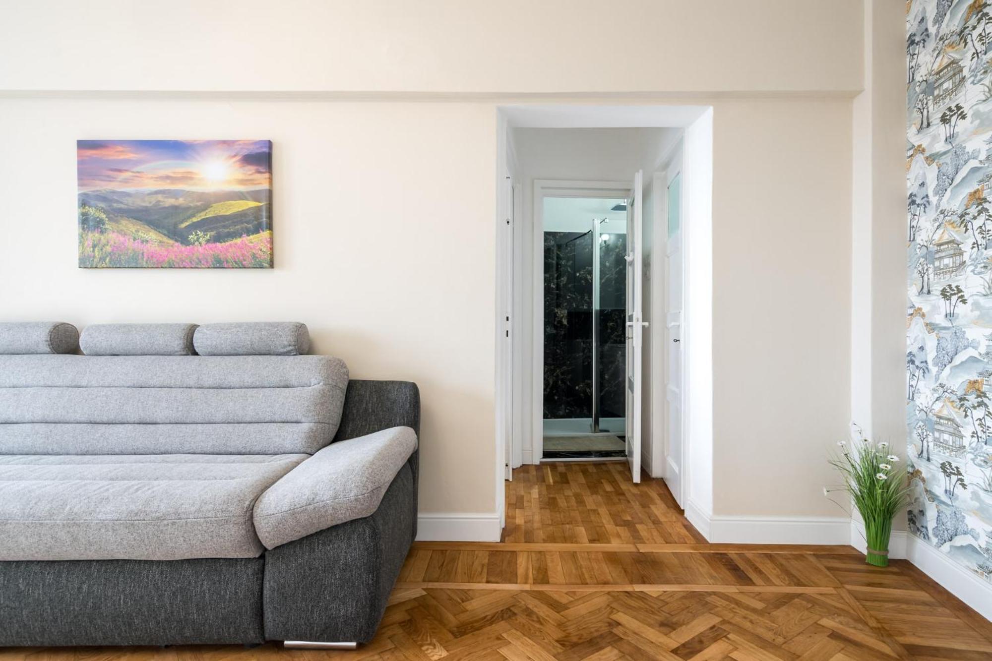 City View Apartment With Private Balcony Bucureşti Ngoại thất bức ảnh