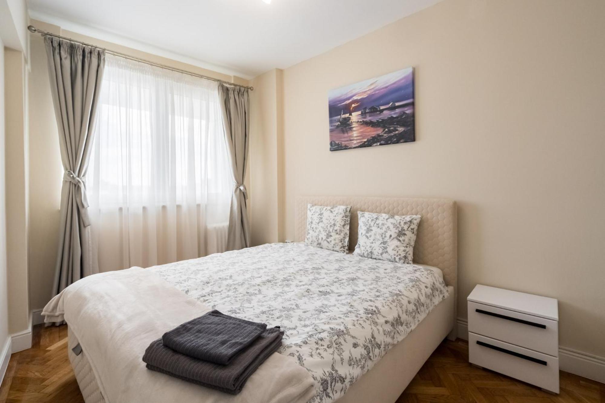 City View Apartment With Private Balcony Bucureşti Ngoại thất bức ảnh