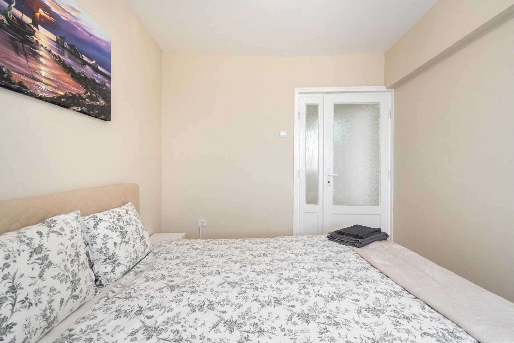 City View Apartment With Private Balcony Bucureşti Ngoại thất bức ảnh