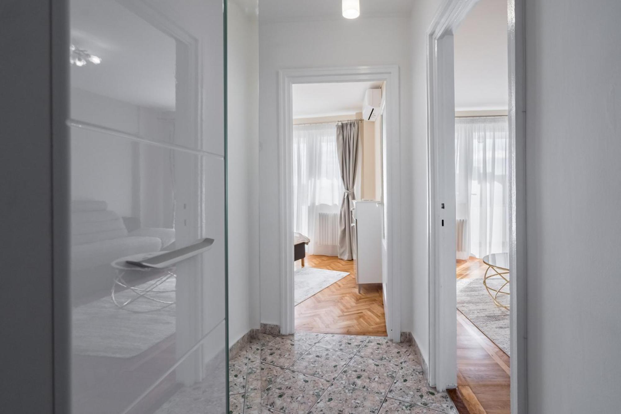 City View Apartment With Private Balcony Bucureşti Ngoại thất bức ảnh